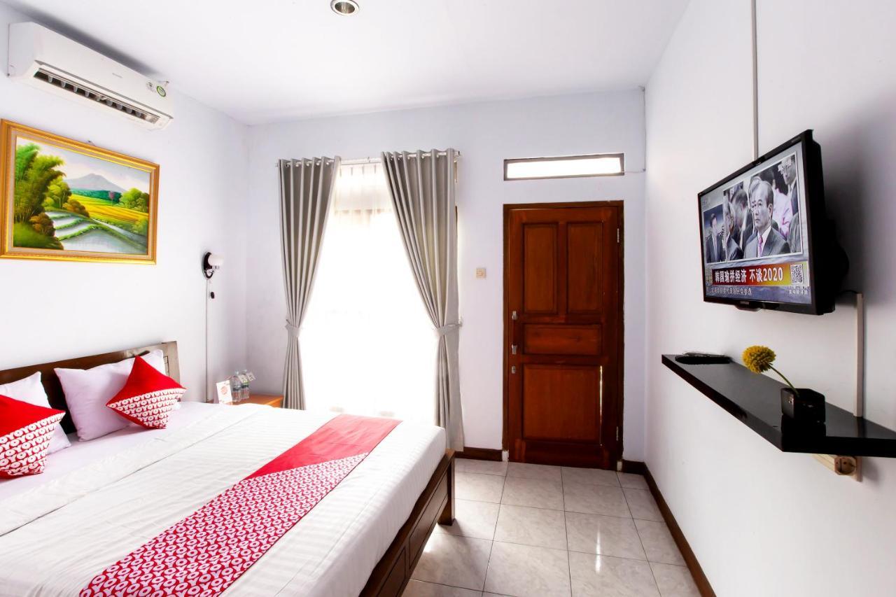 Oyo 569 Cigadung Guest House Syariah Bandung Exterior foto