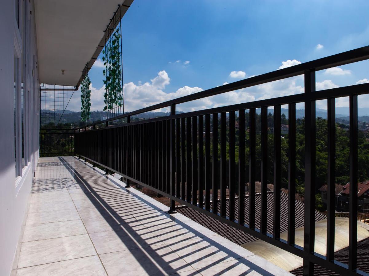 Oyo 569 Cigadung Guest House Syariah Bandung Exterior foto