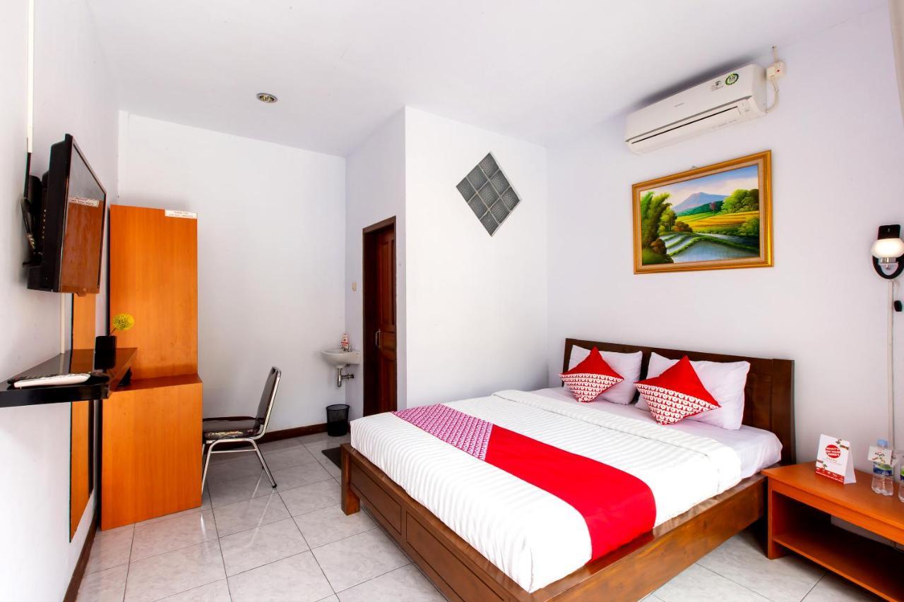 Oyo 569 Cigadung Guest House Syariah Bandung Exterior foto