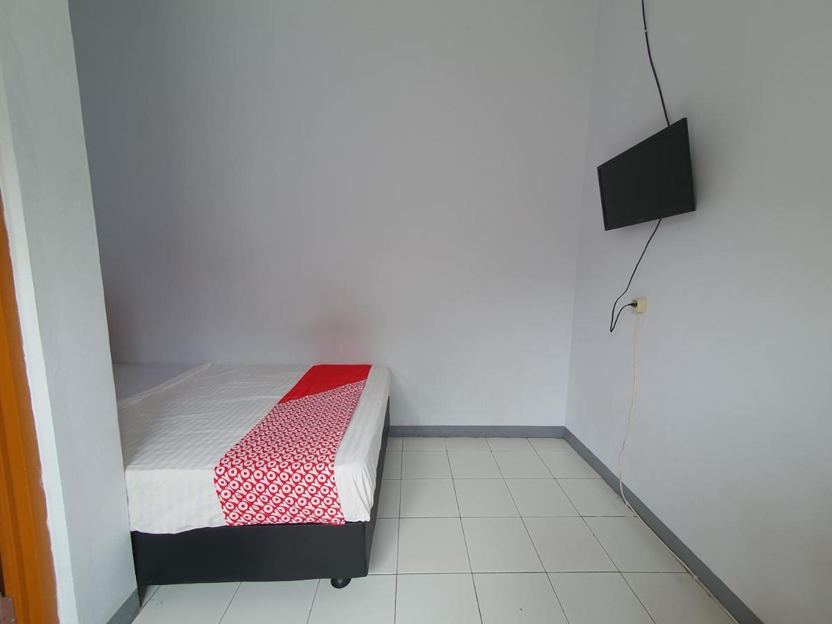 Oyo 569 Cigadung Guest House Syariah Bandung Exterior foto