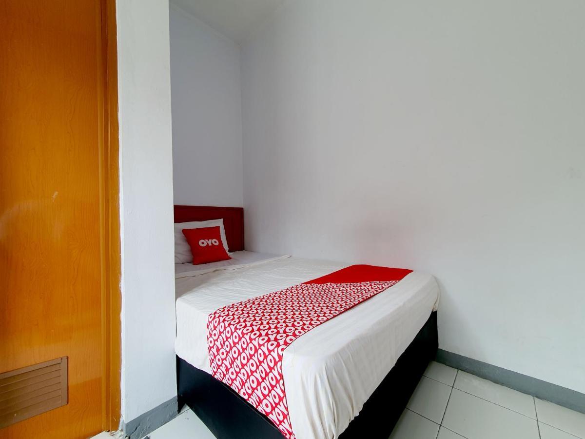 Oyo 569 Cigadung Guest House Syariah Bandung Exterior foto