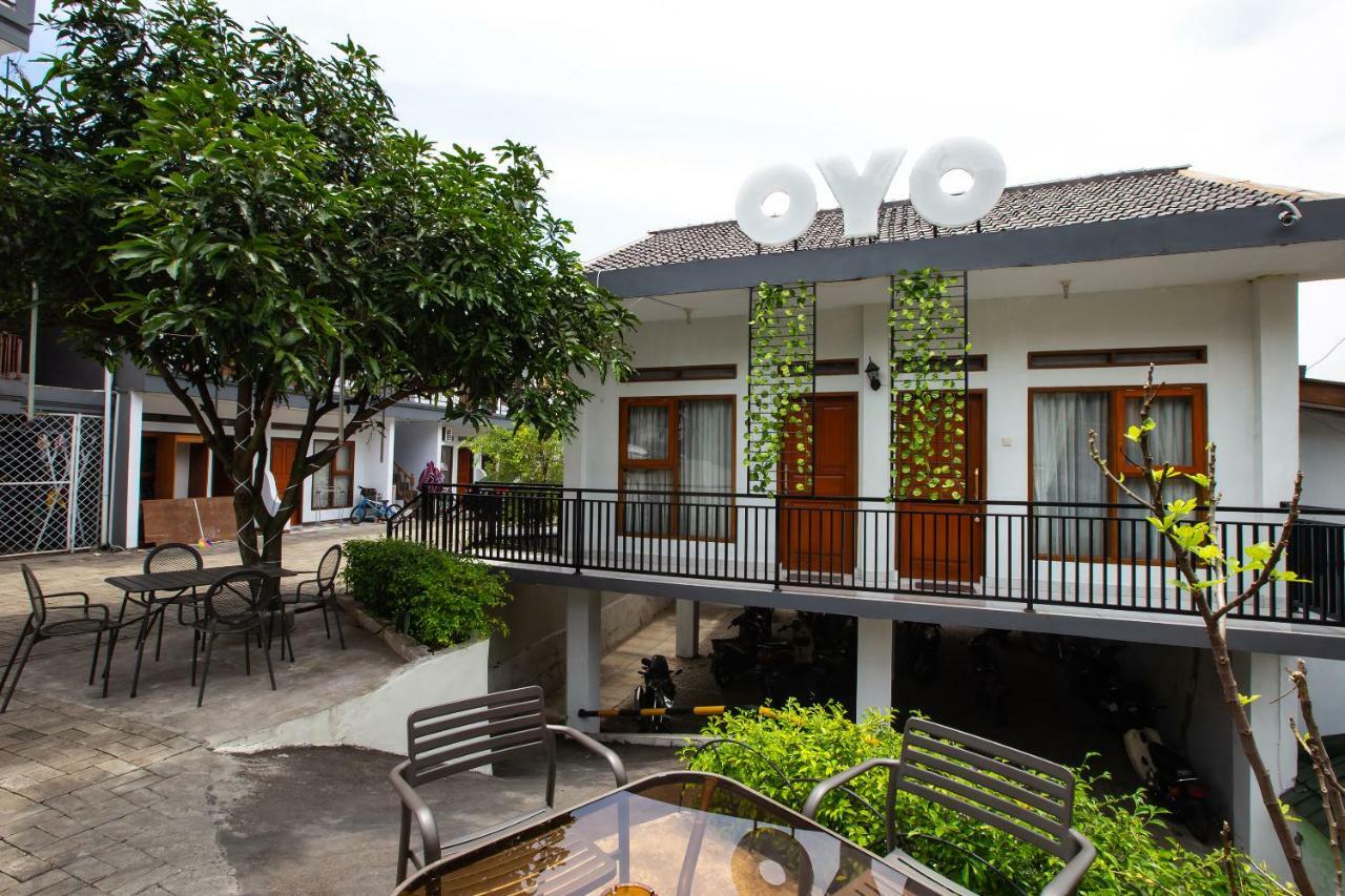Oyo 569 Cigadung Guest House Syariah Bandung Exterior foto