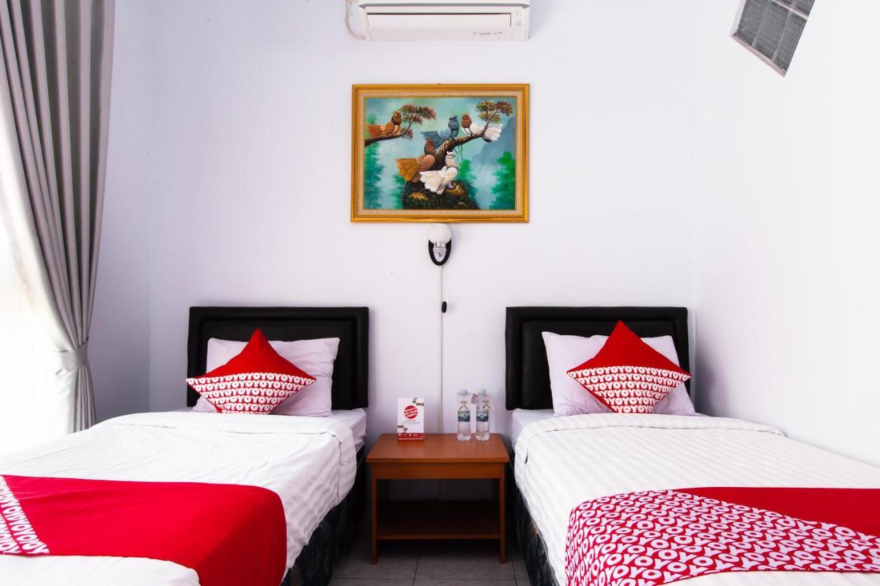 Oyo 569 Cigadung Guest House Syariah Bandung Exterior foto
