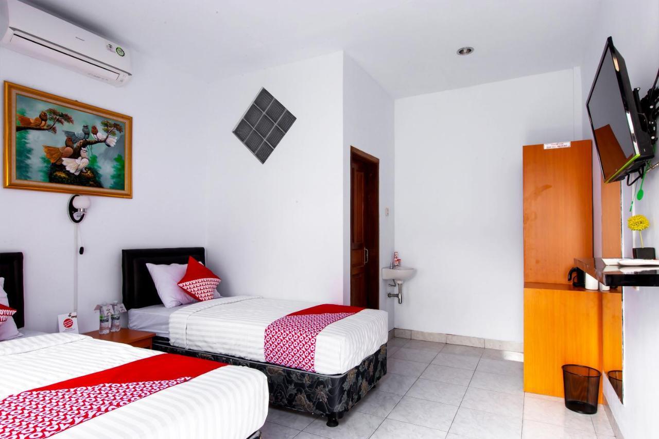 Oyo 569 Cigadung Guest House Syariah Bandung Exterior foto